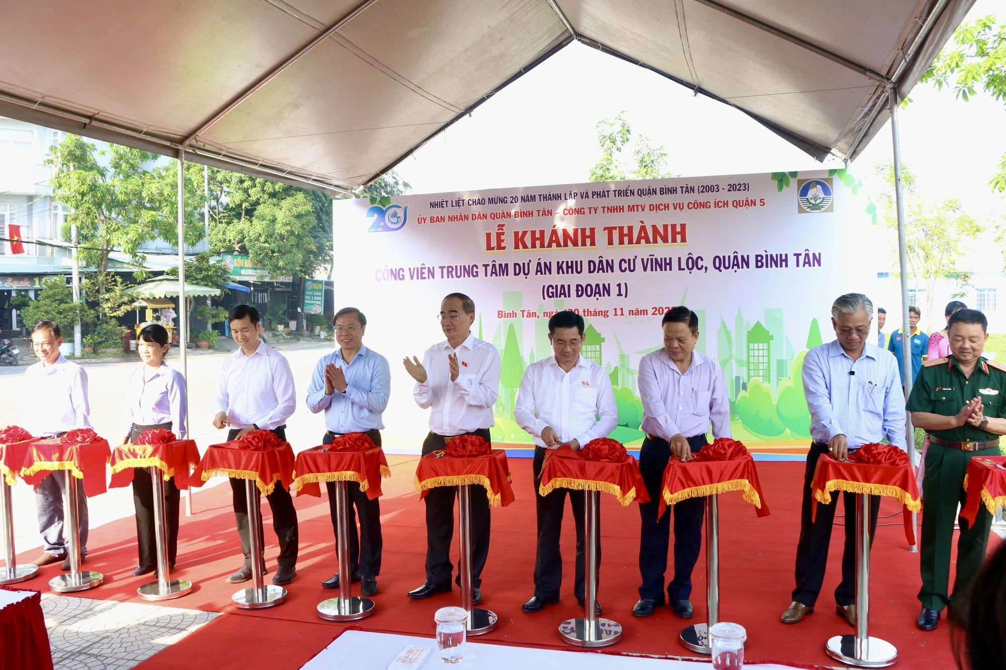 Bãi trung chuyển rác 'ám ảnh' hơn 20 năm ở Q.Bình Tân thành công viên cây xanh - Ảnh 2. Bãi trung chuyển rác 'ám ảnh' hơn 20 năm ở Q.Bình Tân thành công viên cây xanh - Ảnh 2.