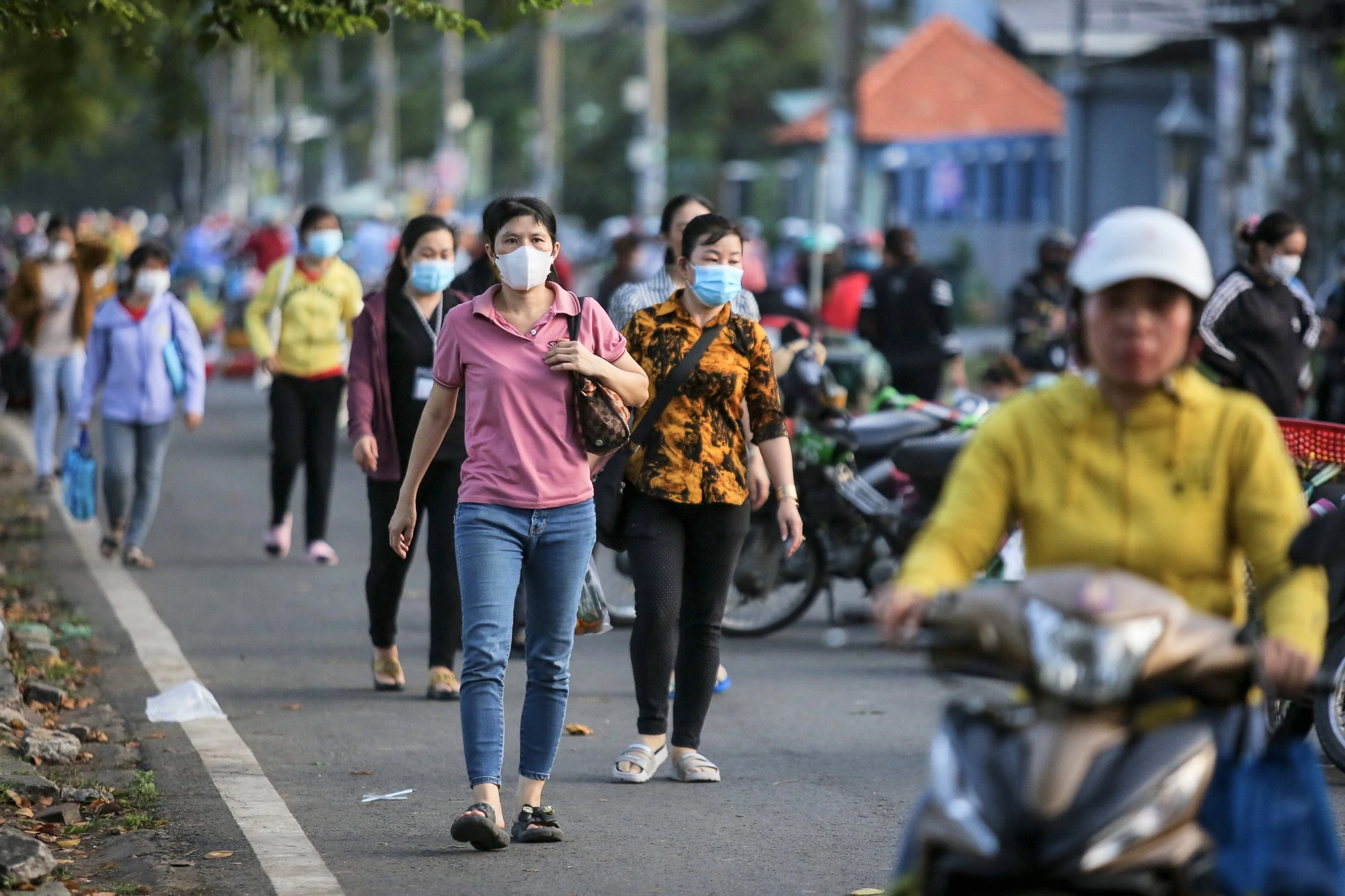 Pháp luật quy định thế nào về lương tháng 13, thưởng tết? - Ảnh 2. Pháp luật quy định thế nào về lương tháng 13, thưởng tết? - Ảnh 2.