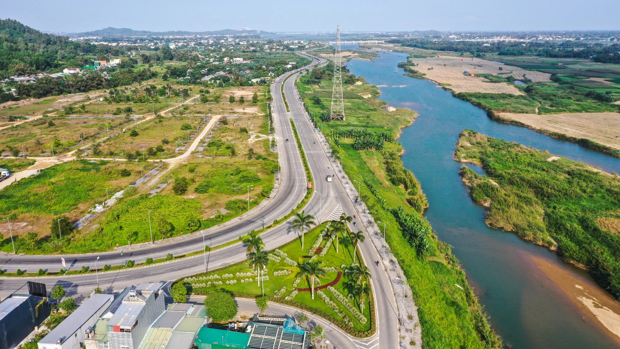 Đường Hoàng Sa, điểm đầu của dự án đường Hoàng Sa - Dốc Sỏi Đường Hoàng Sa, điểm đầu của dự án đường Hoàng Sa - Dốc Sỏi