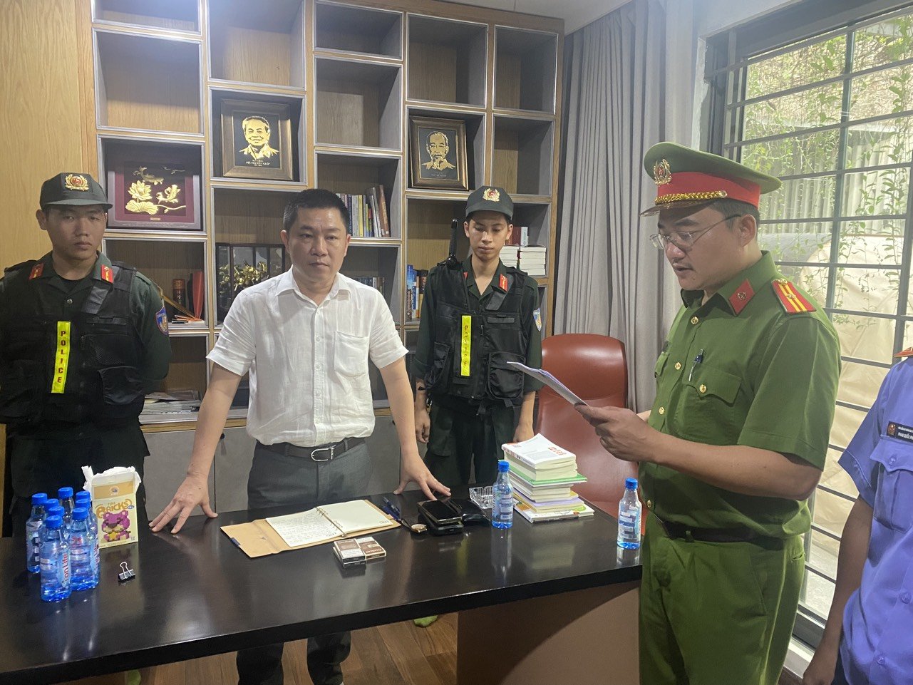 Bắt ông Nguyễn Khánh Hưng Chủ tịch HĐQT Công ty Cổ phần Đầu tư LDG - Ảnh 1. Bắt ông Nguyễn Khánh Hưng Chủ tịch HĐQT Công ty Cổ phần Đầu tư LDG - Ảnh 1.