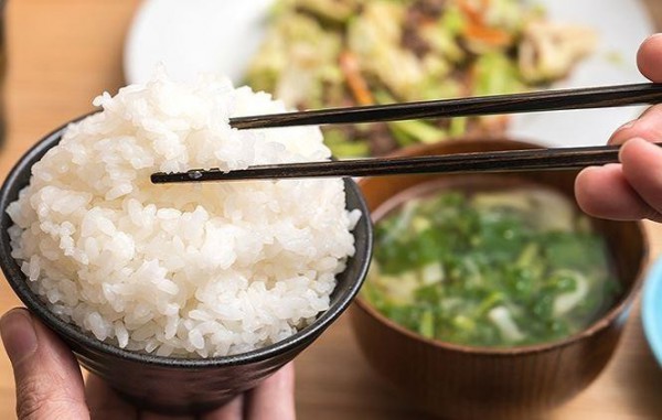 Bí quyết ăn cơm quanh năm mà không tăng cân của phụ nữ Nhật