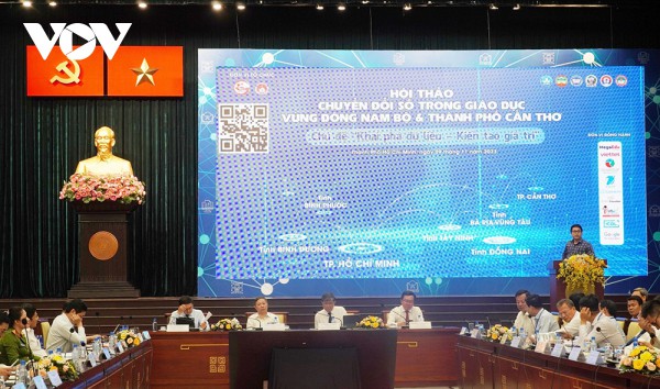 Chuyển đổi số không phải chỉ ở vấn đề công nghệ Chuyển đổi số không phải chỉ ở vấn đề công nghệ