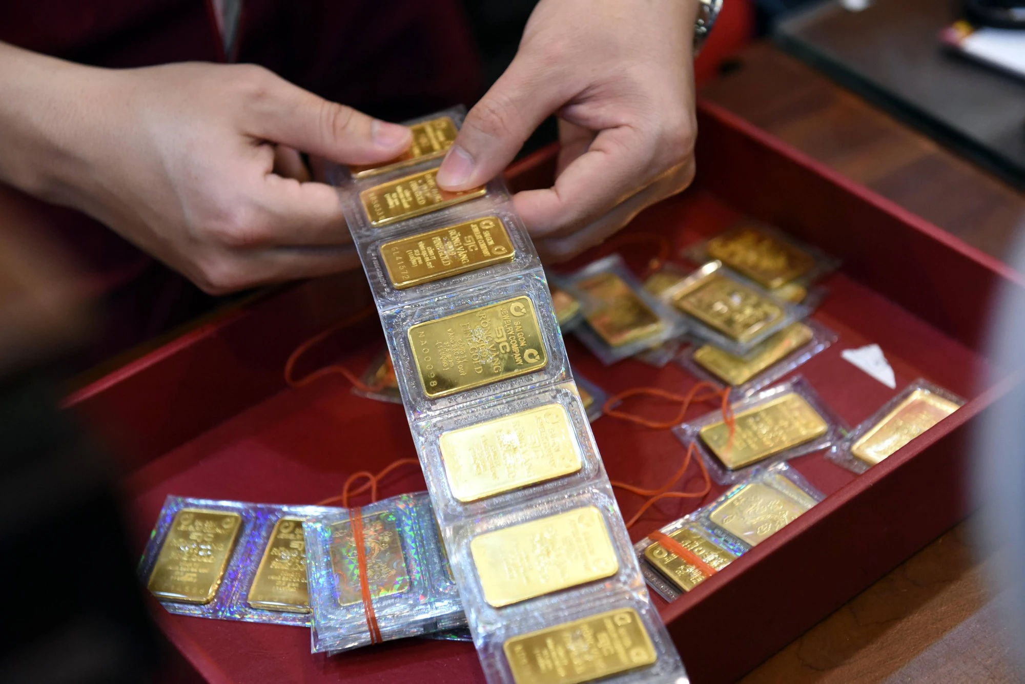 Giá vàng hôm nay 29.11.2023: Vàng miếng SJC tăng vọt lên mức kỷ lục 74,4 triệu đồng - Ảnh 1. Giá vàng hôm nay 29.11.2023: Vàng miếng SJC tăng vọt lên mức kỷ lục 74,4 triệu đồng - Ảnh 1.