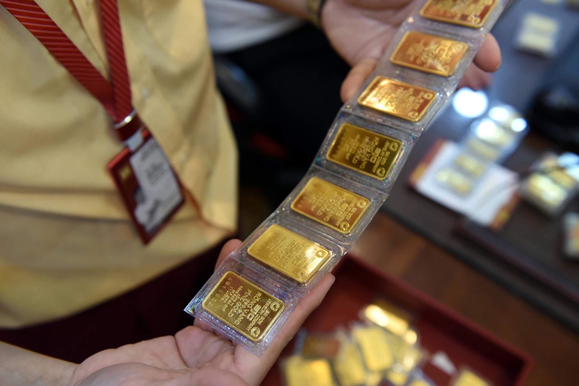 Giá vàng miếng SJC tăng sốc - Ảnh 1. Giá vàng miếng SJC tăng sốc - Ảnh 1.