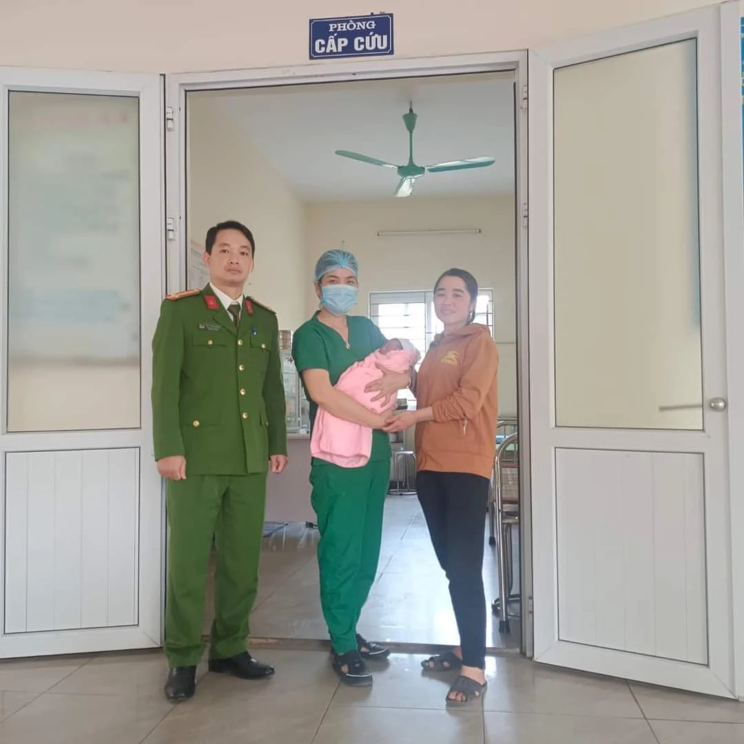 Hải Dương: Tìm người thân cho bé trai sơ sinh bị bỏ rơi tại điếm canh đê - Ảnh 1. Hải Dương: Tìm người thân cho bé trai sơ sinh bị bỏ rơi tại điếm canh đê - Ảnh 1.