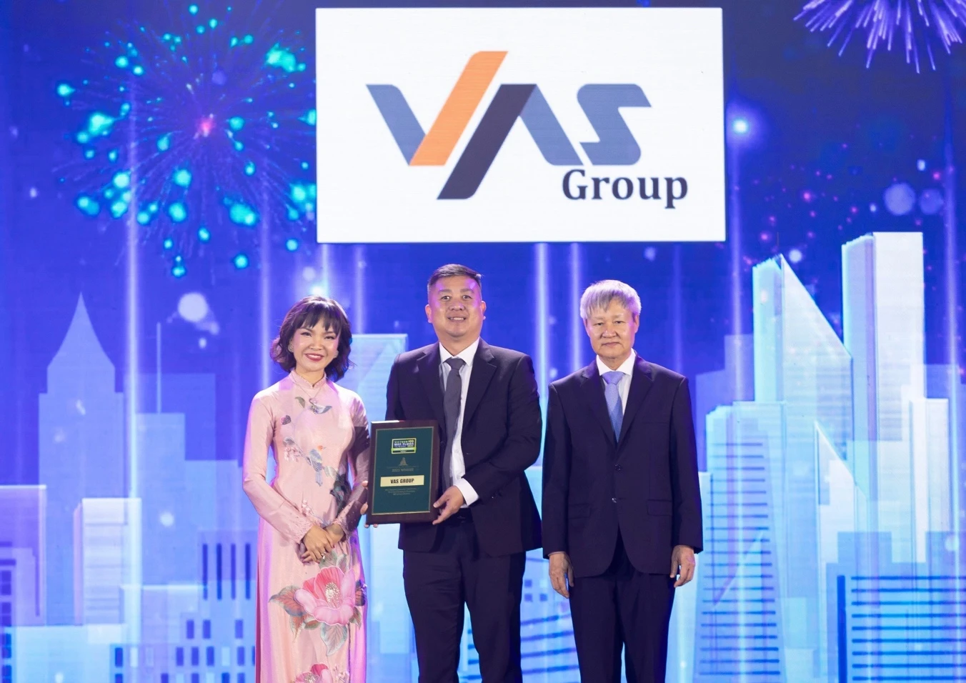 Lấy Nhân làm gốc, Tập đoàn VAS vào 'Top 100 Nơi làm việc tốt nhất Việt Nam' - Ảnh 1. Lấy Nhân làm gốc, Tập đoàn VAS vào 'Top 100 Nơi làm việc tốt nhất Việt Nam' - Ảnh 1.