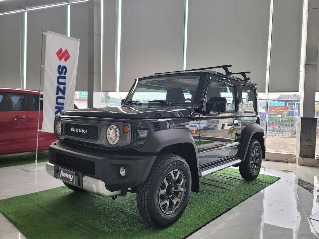Lô xe Suzuki Jimny đầu tiên về đại lý tại Việt Nam, giá bán vẫn Lô xe Suzuki Jimny đầu tiên về đại lý tại Việt Nam, giá bán vẫn