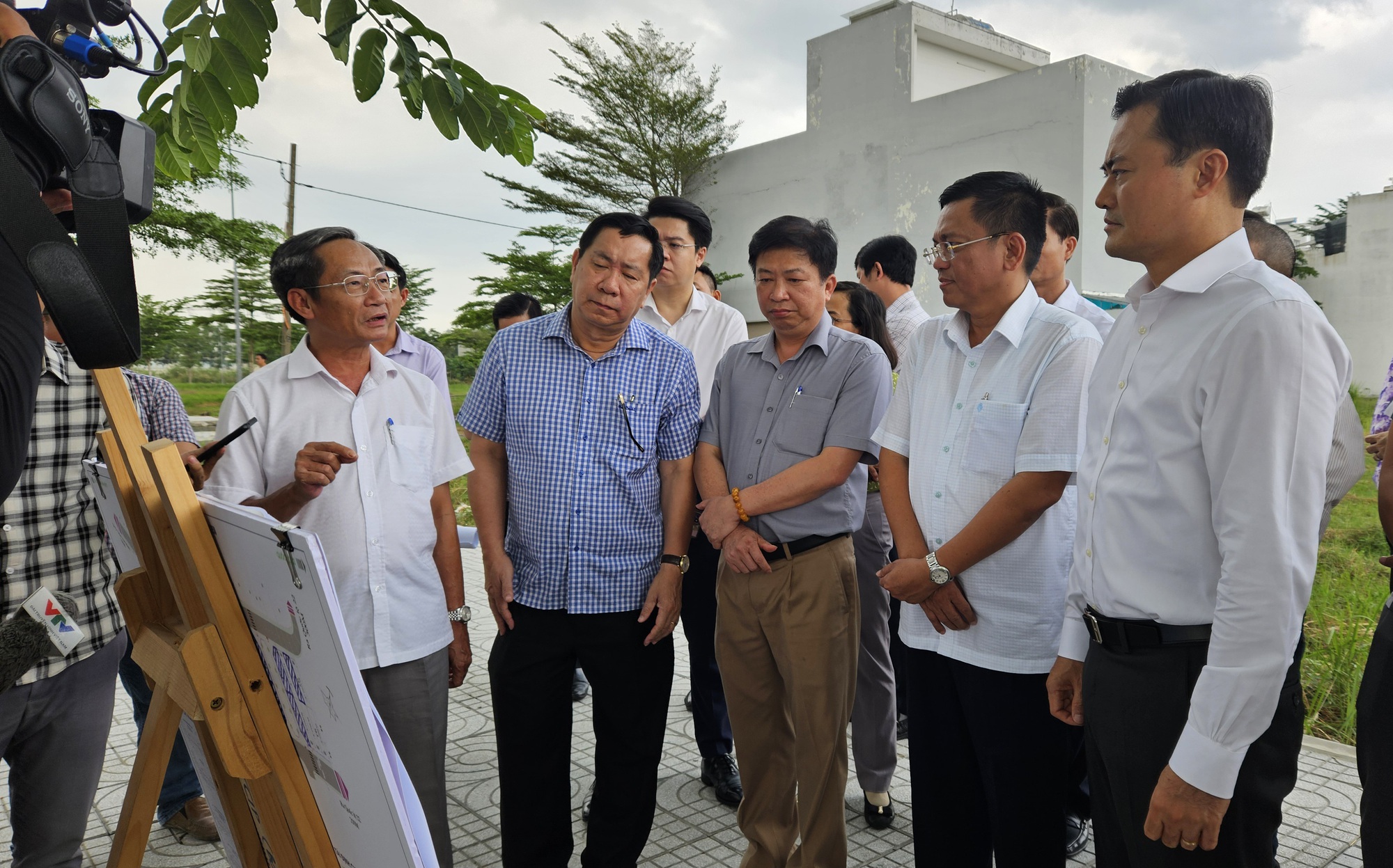 Ông Bùi Xuân Cường: Hoàn tất bồi thường dự án Vành đai 3 trước Tết Dương lịch - Ảnh 1. Ông Bùi Xuân Cường: Hoàn tất bồi thường dự án Vành đai 3 trước Tết Dương lịch - Ảnh 1.