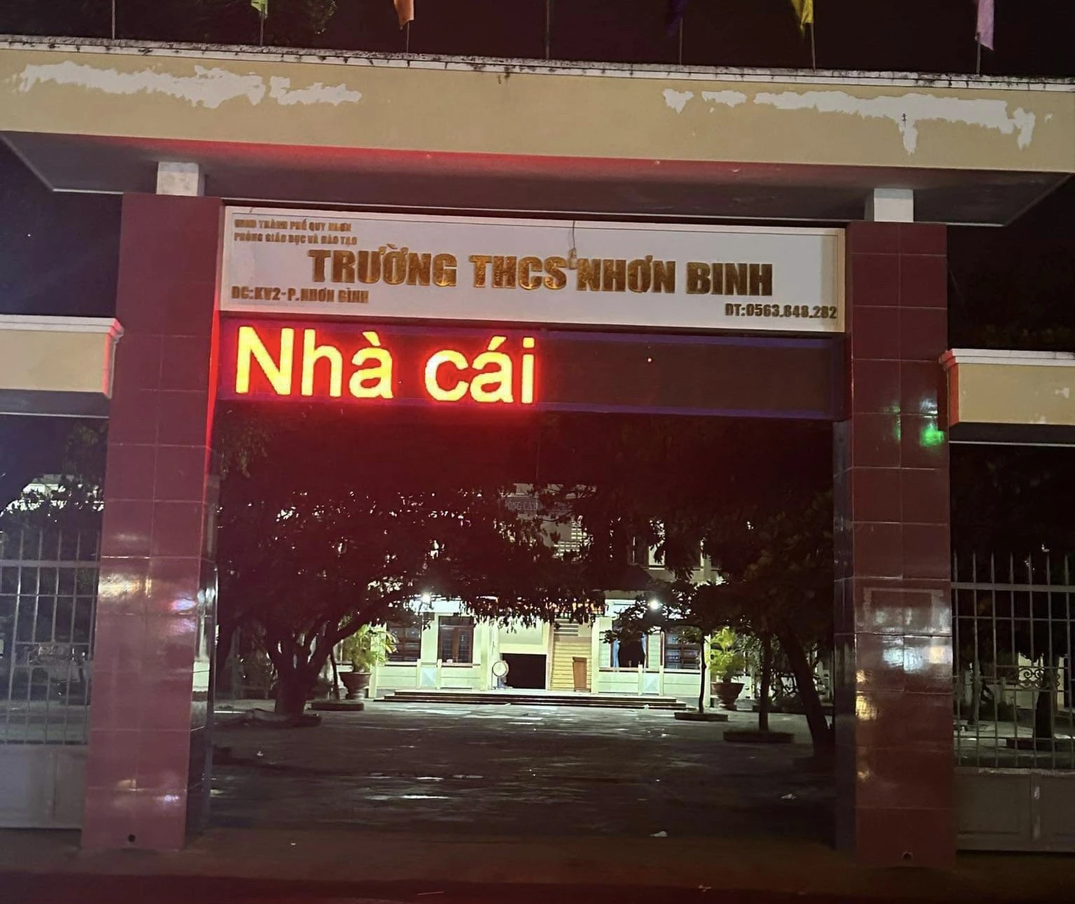 Bảng điện tử trường học ở TP.Quy Nhơn đăng dòng chữ lạ - Ảnh 1. Bảng điện tử trường học ở TP.Quy Nhơn đăng dòng chữ lạ - Ảnh 1.