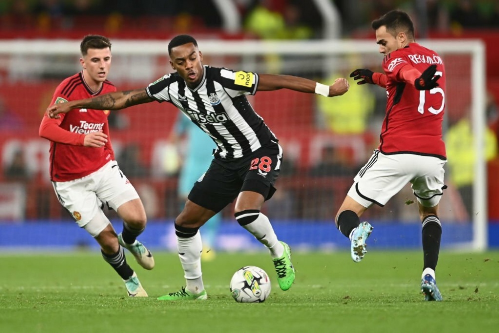 Thua đậm Newcastle, Man Utd thành cựu vương Cúp Liên đoàn Anh