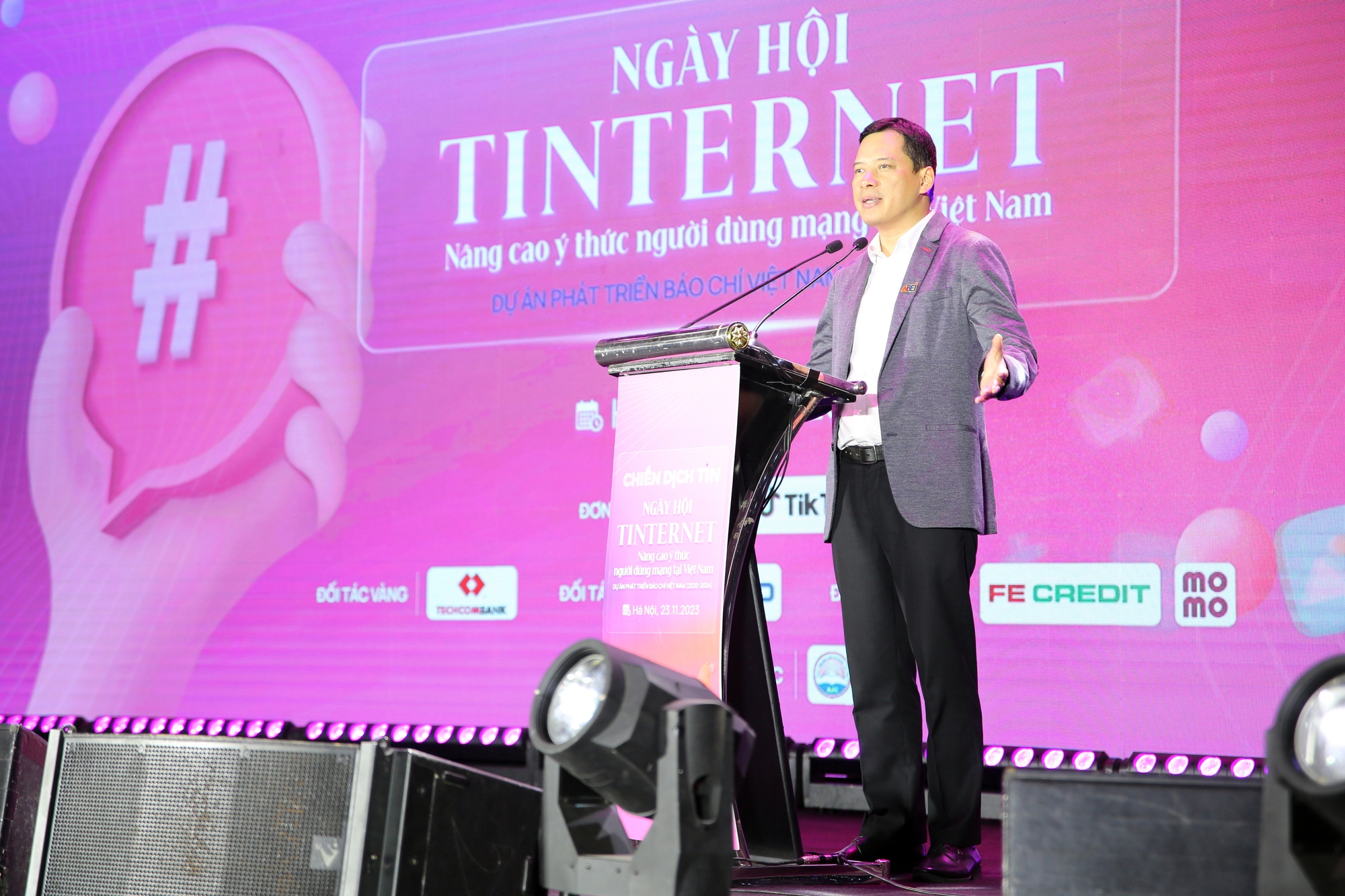 Tinternet: Nâng cao ý thức và trách nhiệm người dùng Việt Nam khi tham gia Internet Tinternet: Nâng cao ý thức và trách nhiệm người dùng Việt Nam khi tham gia Internet