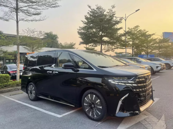 Toyota Alphard 2024 giá 4,37 tỉ đồng tại Việt Nam Toyota Alphard 2024 giá 4,37 tỉ đồng tại Việt Nam