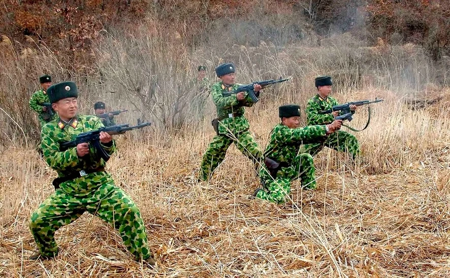 Triều Tiên điều động binh sĩ tới gần biên giới, ra cảnh báo với Mỹ, Hàn? - Ảnh 1. Triều Tiên điều động binh sĩ tới gần biên giới, ra cảnh báo với Mỹ, Hàn? - Ảnh 1.