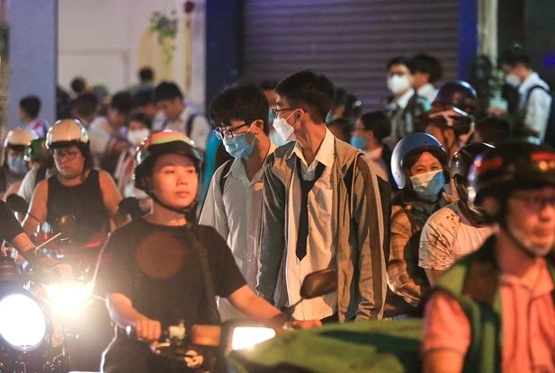 Vì sao chương trình giảm tải, học sinh vẫn đi học thêm? - Ảnh 1. Vì sao chương trình giảm tải, học sinh vẫn đi học thêm? - Ảnh 1.