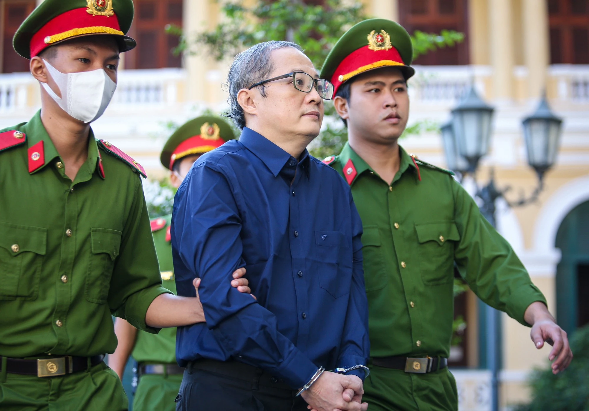 Xét xử vợ chồng cựu Giám đốc Bệnh viện TP.Thủ Đức
tham ô, rửa tiền - Ảnh 1. Xét xử vợ chồng cựu Giám đốc Bệnh viện TP.Thủ Đức
tham ô, rửa tiền - Ảnh 1.