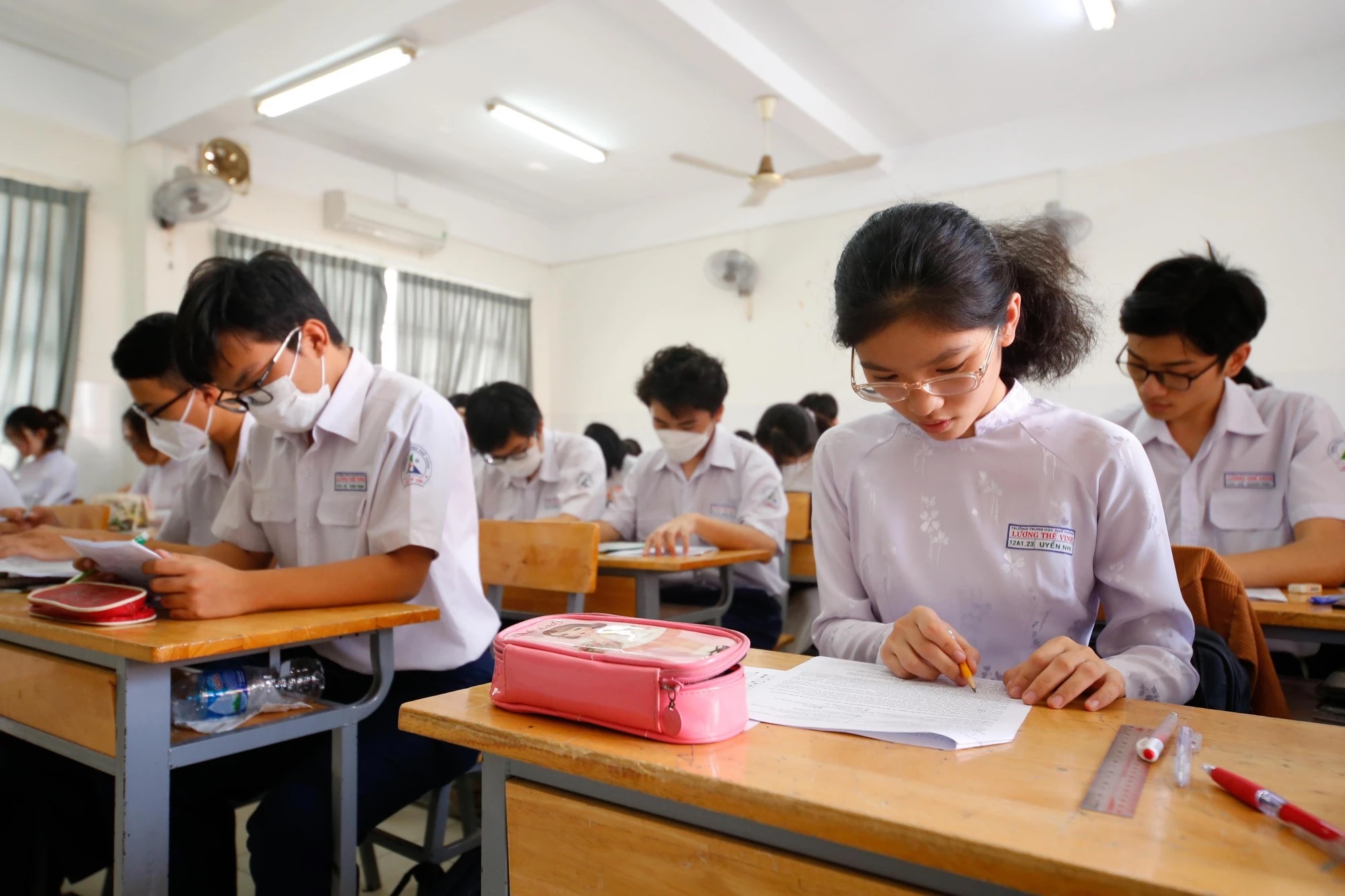 26 năm thi tốt nghiệp THPT: thay đổi theo hướng giảm áp lực - Ảnh 2. 26 năm thi tốt nghiệp THPT: thay đổi theo hướng giảm áp lực - Ảnh 2.