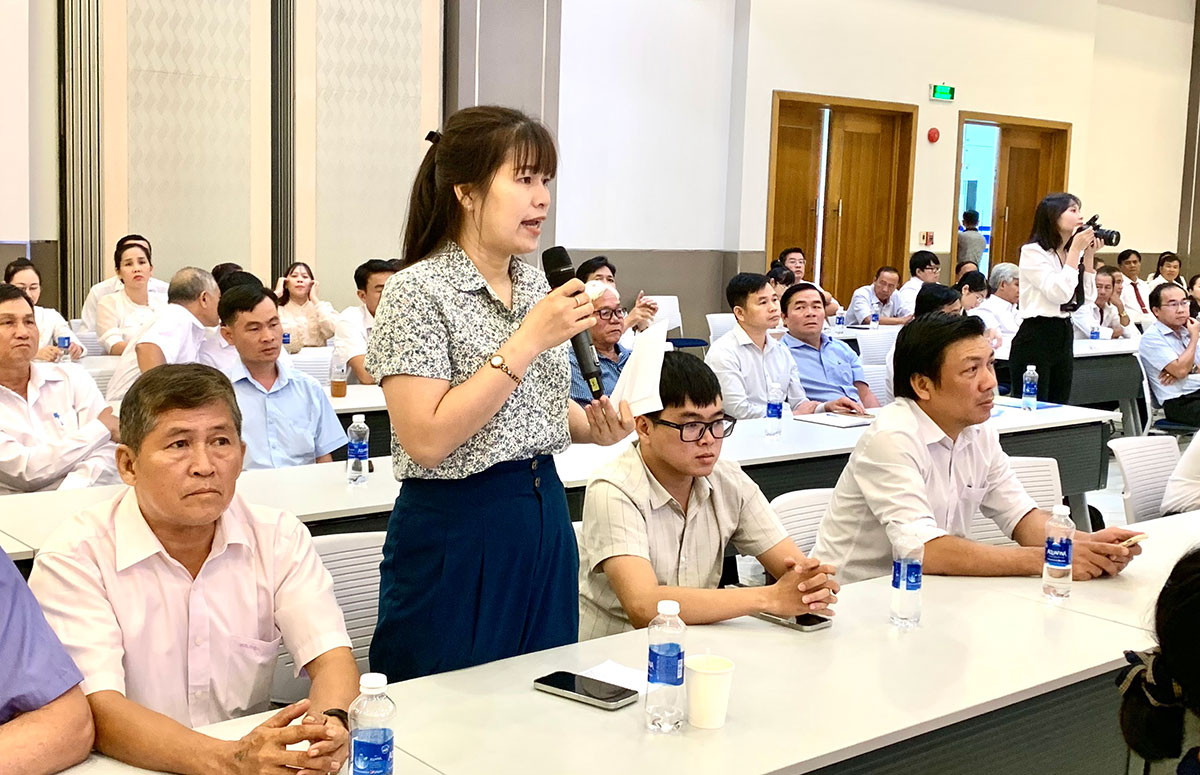 Lãnh đạo Bình Dương đối thoại với nông dân về phát triển nông nghiệp bền vững - Ảnh 2. Lãnh đạo Bình Dương đối thoại với nông dân về phát triển nông nghiệp bền vững - Ảnh 2.