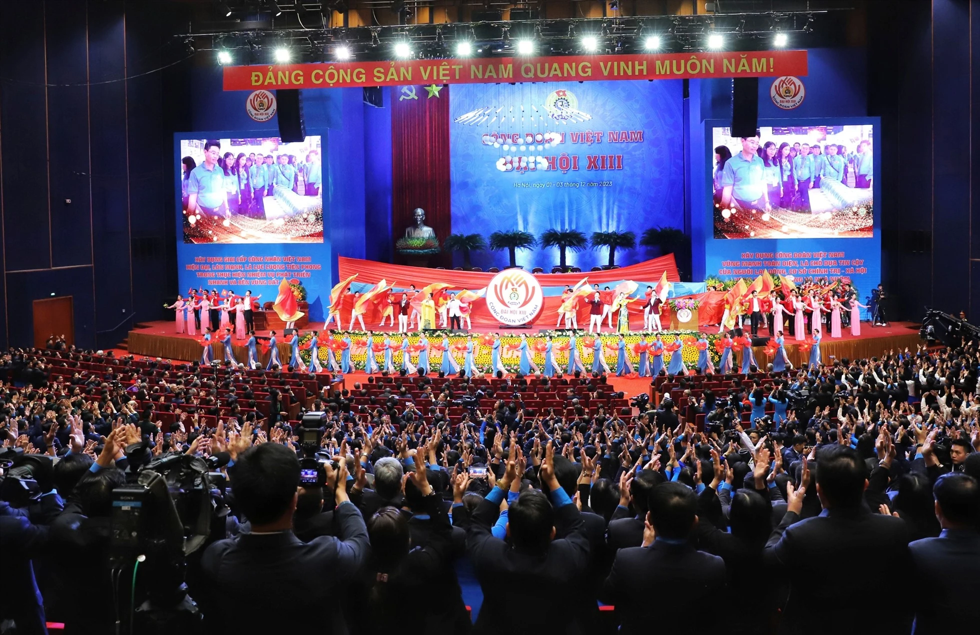 Tổng Bí thư có bài phát biểu quan trọng tại Đại hội XIII Công đoàn Việt Nam - Ảnh 2. Tổng Bí thư có bài phát biểu quan trọng tại Đại hội XIII Công đoàn Việt Nam - Ảnh 2.
