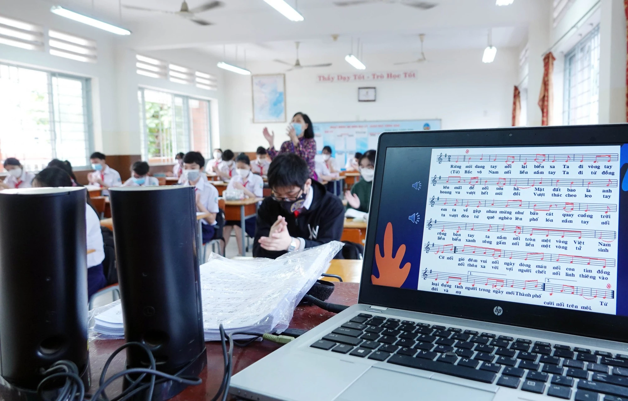 TP.HCM cũng khó tuyển giáo viên, vì sao ? - Ảnh 2. TP.HCM cũng khó tuyển giáo viên, vì sao ? - Ảnh 2.
