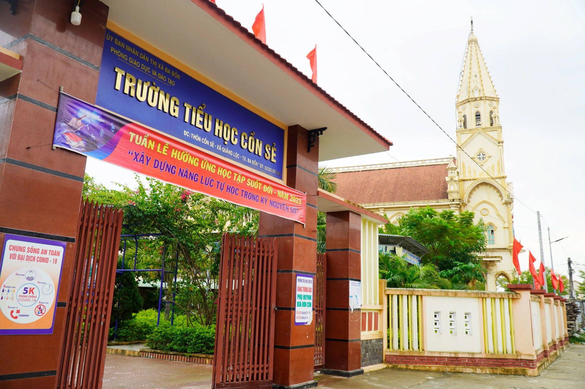 Cồn bãi giữa dòng Gianh: Bấp bênh con chữ và giấc mơ cầu - Ảnh 2. Cồn bãi giữa dòng Gianh: Bấp bênh con chữ và giấc mơ cầu - Ảnh 2.