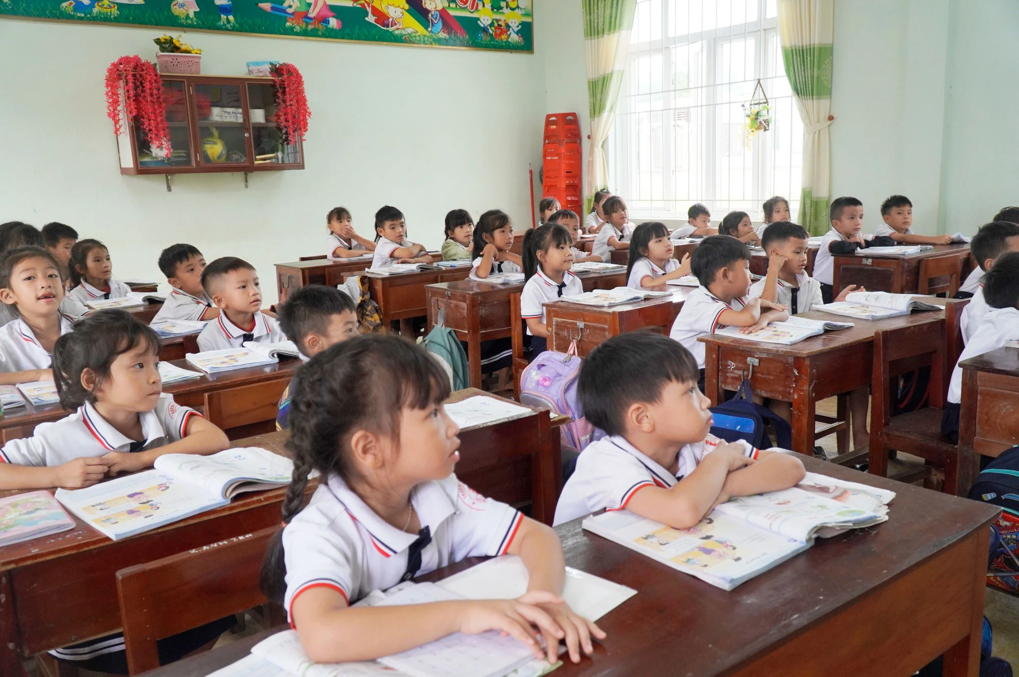 Cồn bãi giữa dòng Gianh: Bấp bênh con chữ và giấc mơ cầu - Ảnh 9. Cồn bãi giữa dòng Gianh: Bấp bênh con chữ và giấc mơ cầu - Ảnh 9.