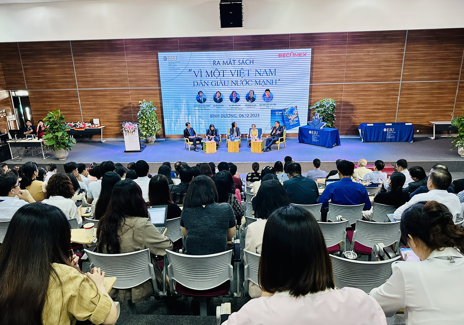Toàn cảnh hội thảo - Ảnh: ĐỖ TRƯỜNG Toàn cảnh hội thảo - Ảnh: ĐỖ TRƯỜNG