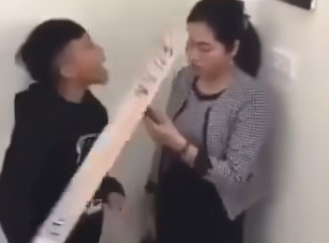 Nữ giáo viên bị học sinh ép vào tường rồi văng tục: 'Tôi liên tục mất ngủ' - Ảnh 3. Nữ giáo viên bị học sinh ép vào tường rồi văng tục: 'Tôi liên tục mất ngủ' - Ảnh 3.