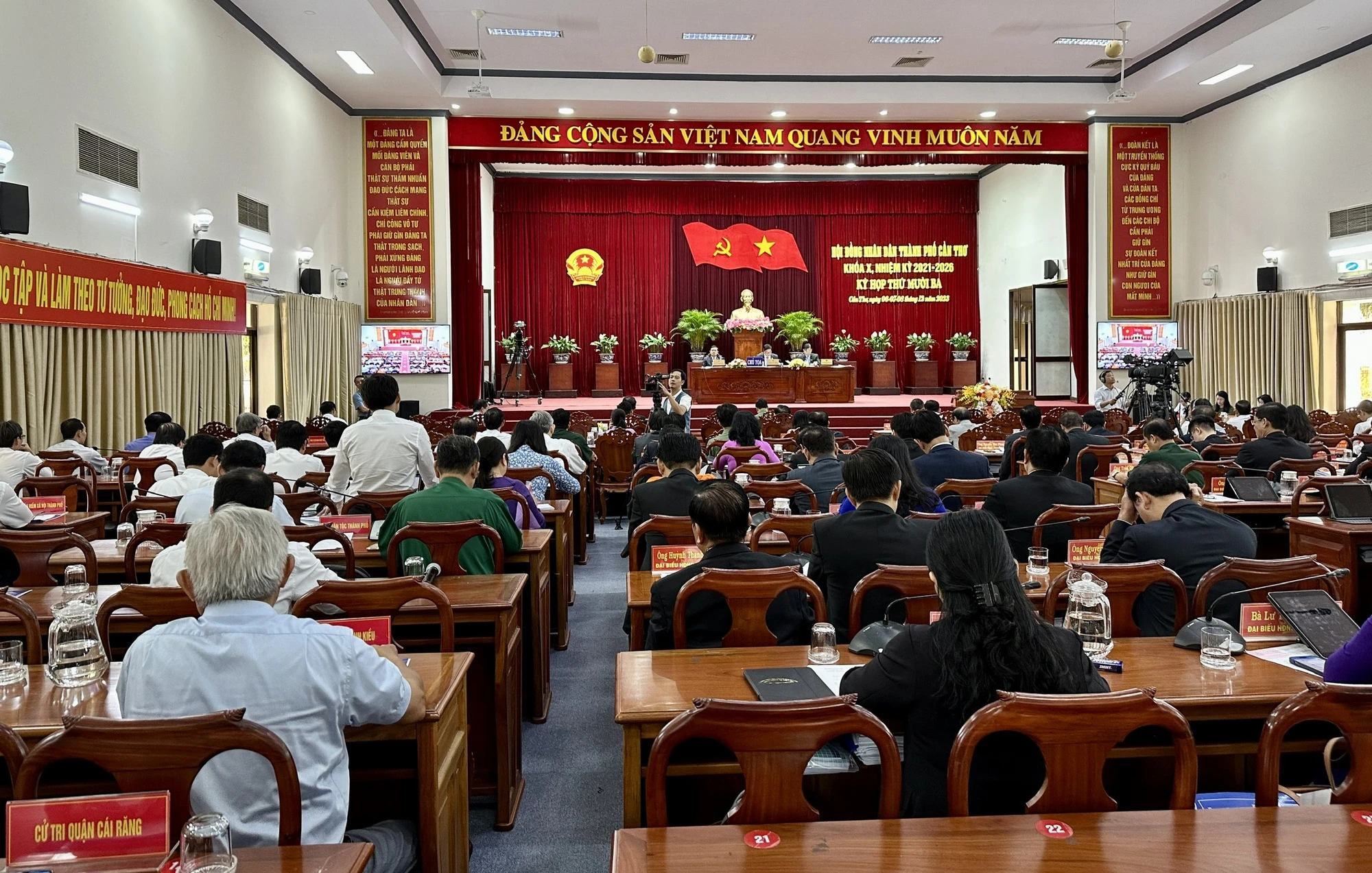 Giám đốc Sở Y tế Cần Thơ trả lời chất vấn tình trạng thiếu máu, thiếu thuốc - Ảnh 2. Giám đốc Sở Y tế Cần Thơ trả lời chất vấn tình trạng thiếu máu, thiếu thuốc - Ảnh 2.