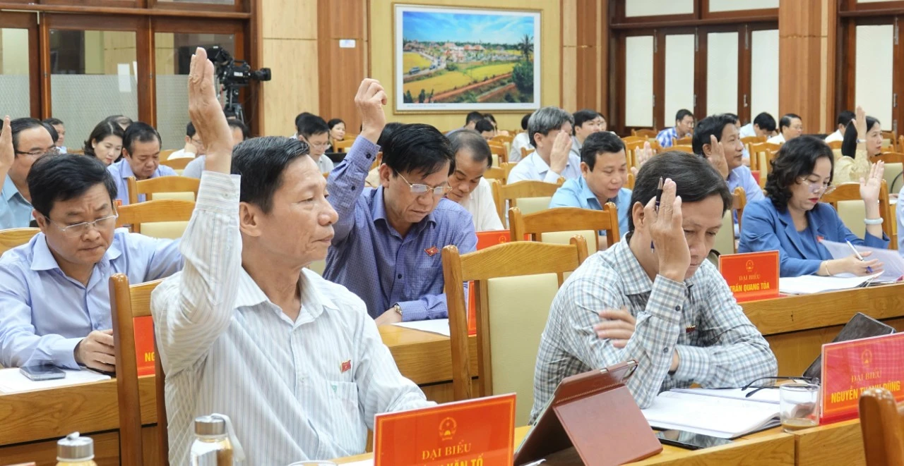 Quảng Ngãi hỗ trợ ‘cái nôi’ học sinh giỏi ở Trường THPT chuyên Lê Khiết - Ảnh 2. Quảng Ngãi hỗ trợ ‘cái nôi’ học sinh giỏi ở Trường THPT chuyên Lê Khiết - Ảnh 2.