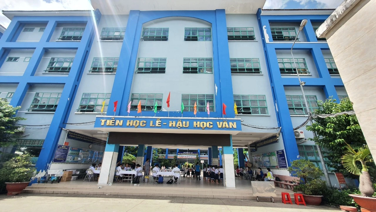 TP.HCM: Kỷ luật cảnh cáo một hiệu trưởng - Ảnh 2. TP.HCM: Kỷ luật cảnh cáo một hiệu trưởng - Ảnh 2.