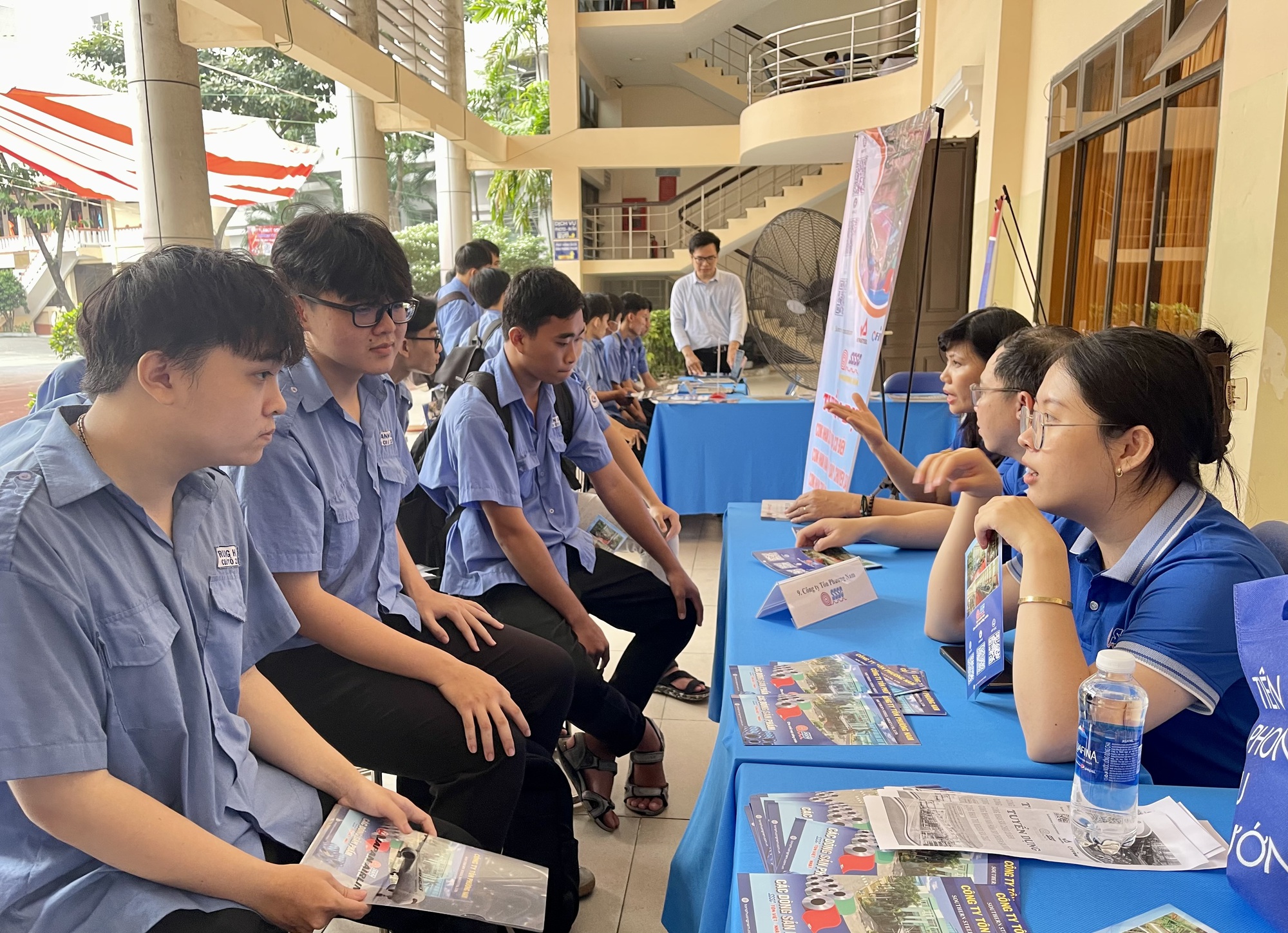Hãng hàng không Nhật Bản đến trường CĐ tuyển dụng sinh viên - Ảnh 2. Hãng hàng không Nhật Bản đến trường CĐ tuyển dụng sinh viên - Ảnh 2.