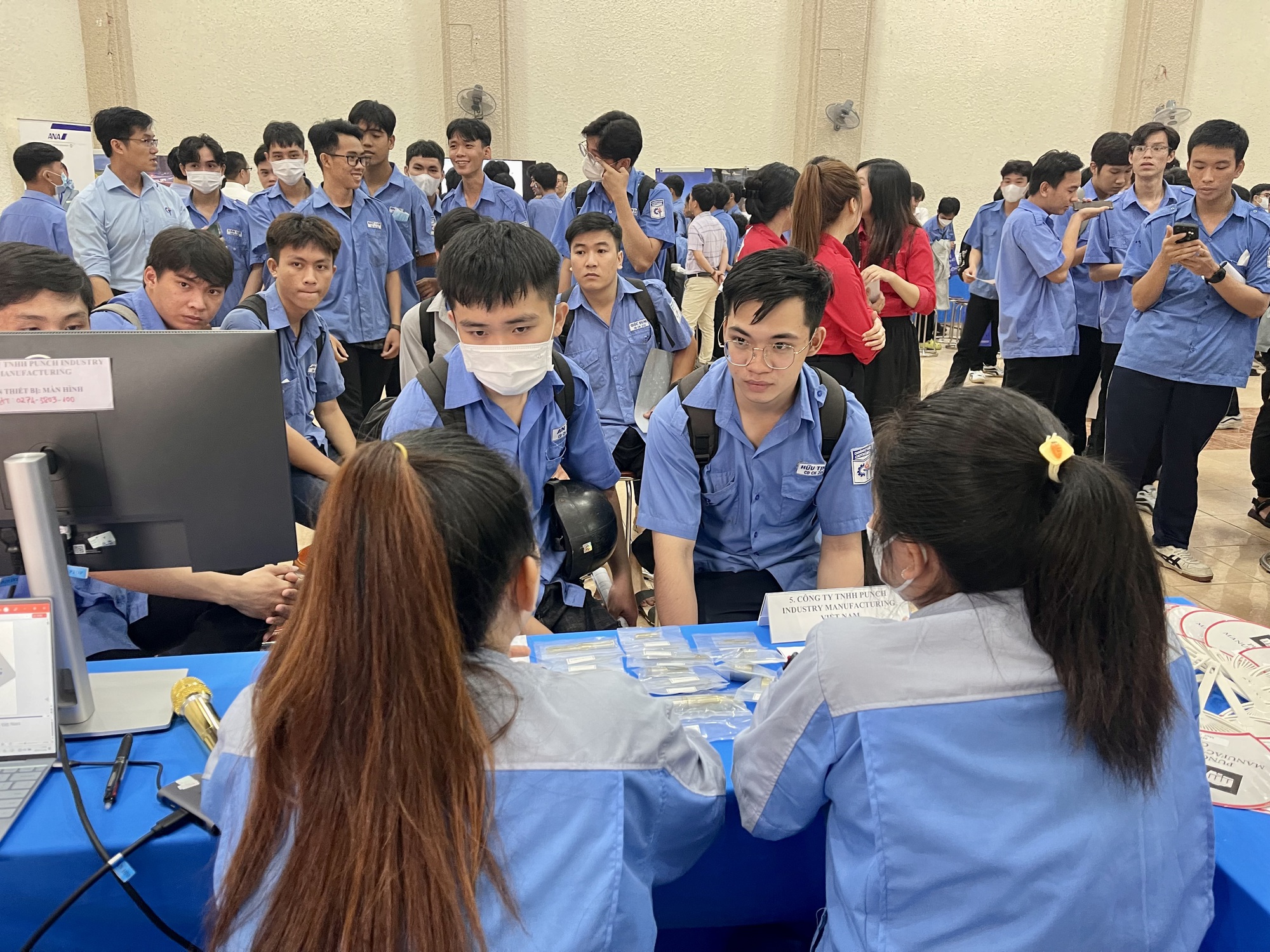 Hãng hàng không Nhật Bản đến trường CĐ tuyển dụng sinh viên - Ảnh 3. Hãng hàng không Nhật Bản đến trường CĐ tuyển dụng sinh viên - Ảnh 3.