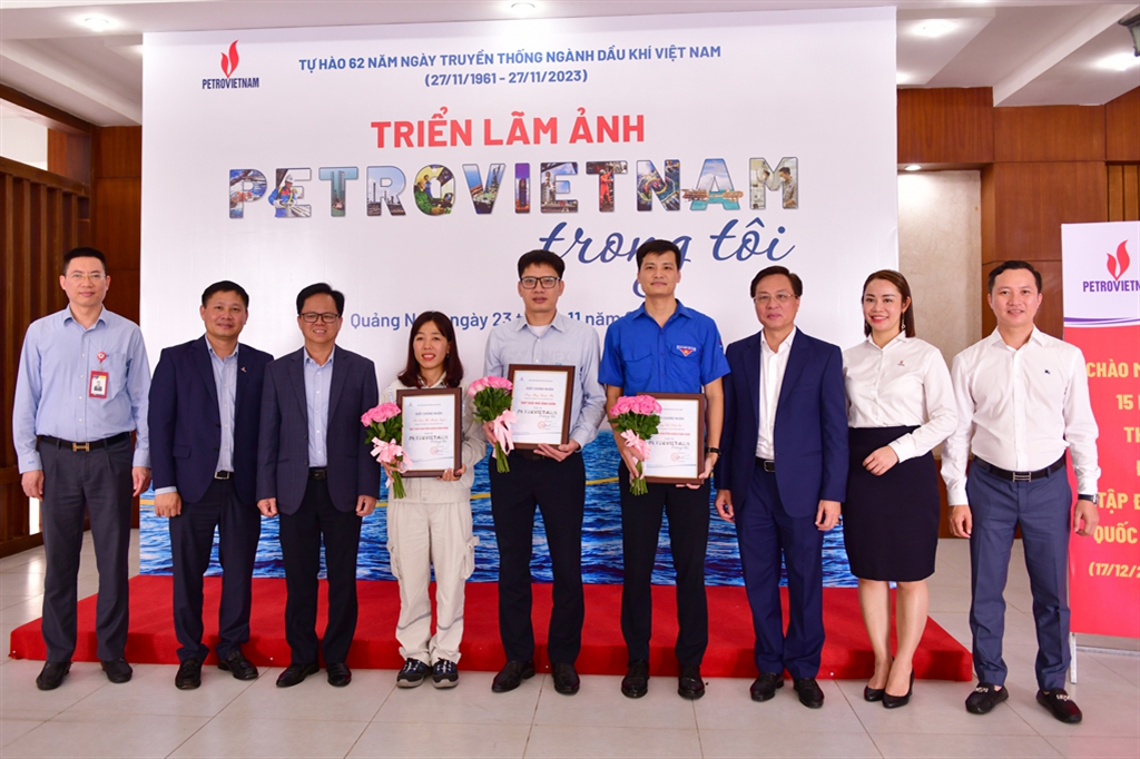 Các tác giả BSR đạt giải "Petrovietnam trong tôi", sự kiện kỷ niệm 62 năm ngày truyền thống ngành Dầu khí (27.11.1961 - 27.11.2023). Các tác giả BSR đạt giải "Petrovietnam trong tôi", sự kiện kỷ niệm 62 năm ngày truyền thống ngành Dầu khí (27.11.1961 - 27.11.2023).