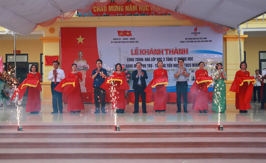 BSR tổ chức khánh thành Trường tiểu học và THCS xã Minh Tân, H.Kiến Xương (Thái Bình) BSR tổ chức khánh thành Trường tiểu học và THCS xã Minh Tân, H.Kiến Xương (Thái Bình)