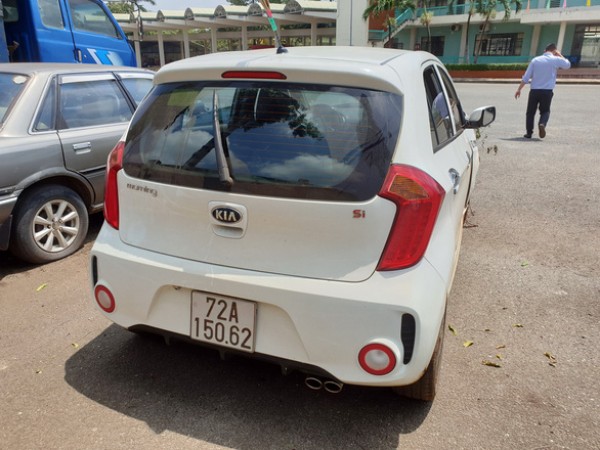 Nghi vấn một CSGT lái xe hơi tông xe máy làm chết người, bỏ chạy Nghi vấn một CSGT lái xe hơi tông xe máy làm chết người, bỏ chạy