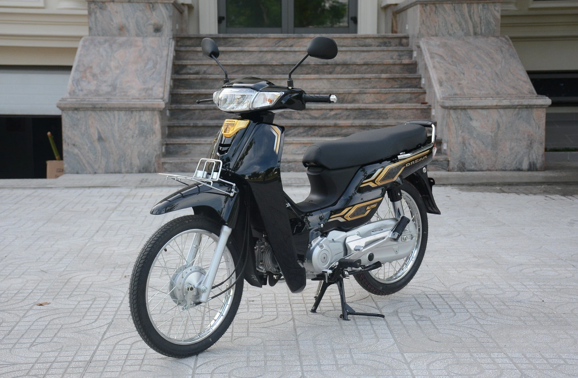 Từ Dream Thái đến Dream 125 2024: Huyền thoại Honda vẫn Từ Dream Thái đến Dream 125 2024: Huyền thoại Honda vẫn