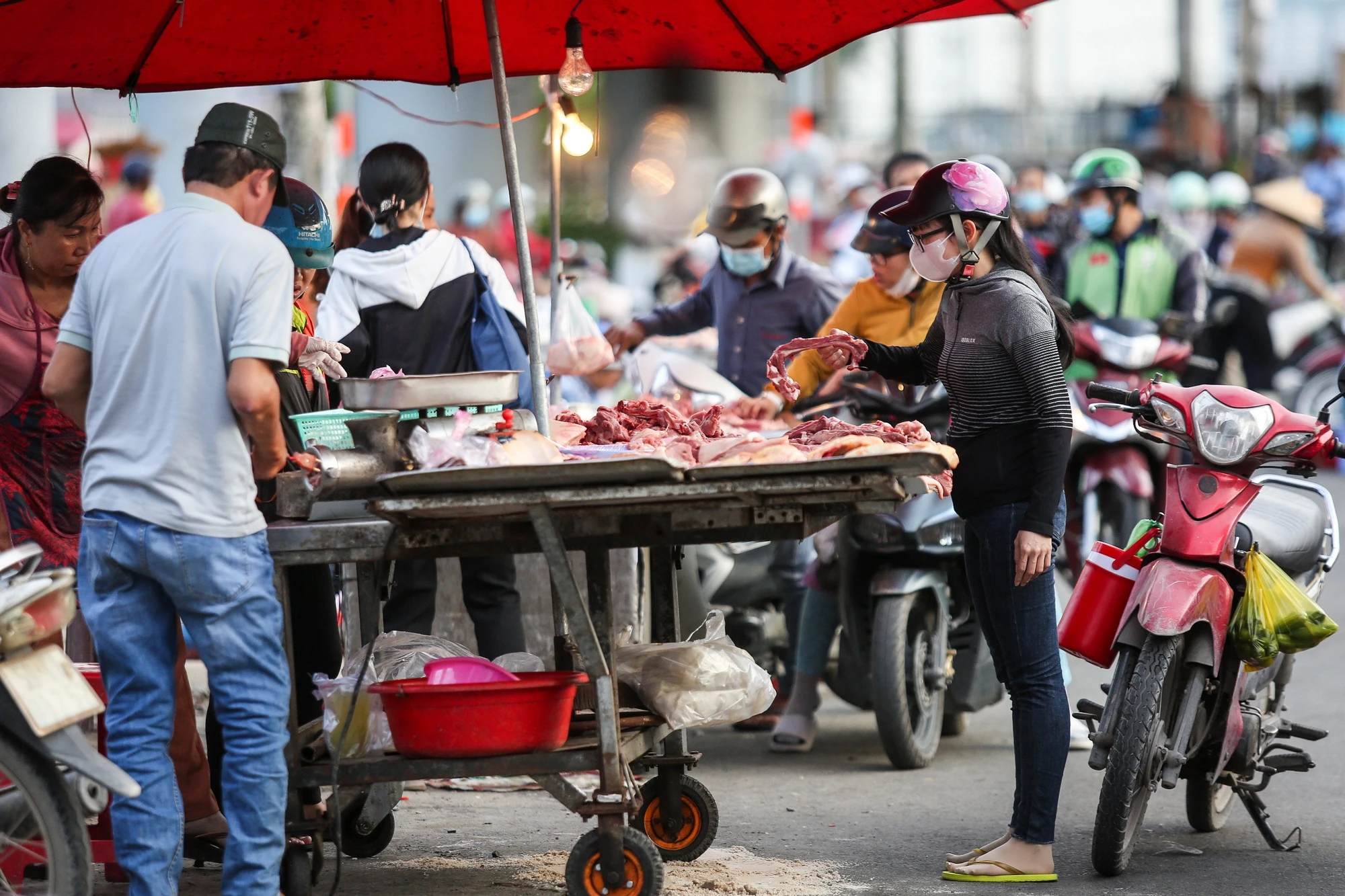 Tình hình lao động việc làm TP.HCM cuối năm - Ảnh 2. Tình hình lao động việc làm TP.HCM cuối năm - Ảnh 2.