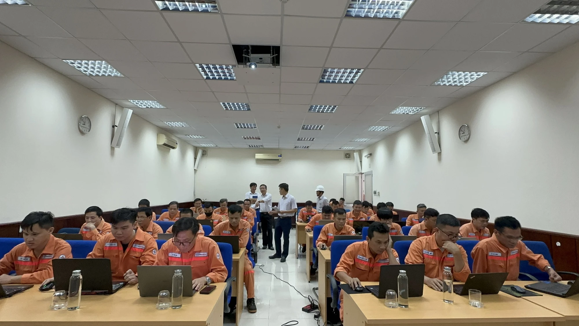Hội thi kỹ năng xử lý sự cố trong nhà máy điện - Ảnh 3. Hội thi kỹ năng xử lý sự cố trong nhà máy điện - Ảnh 3.