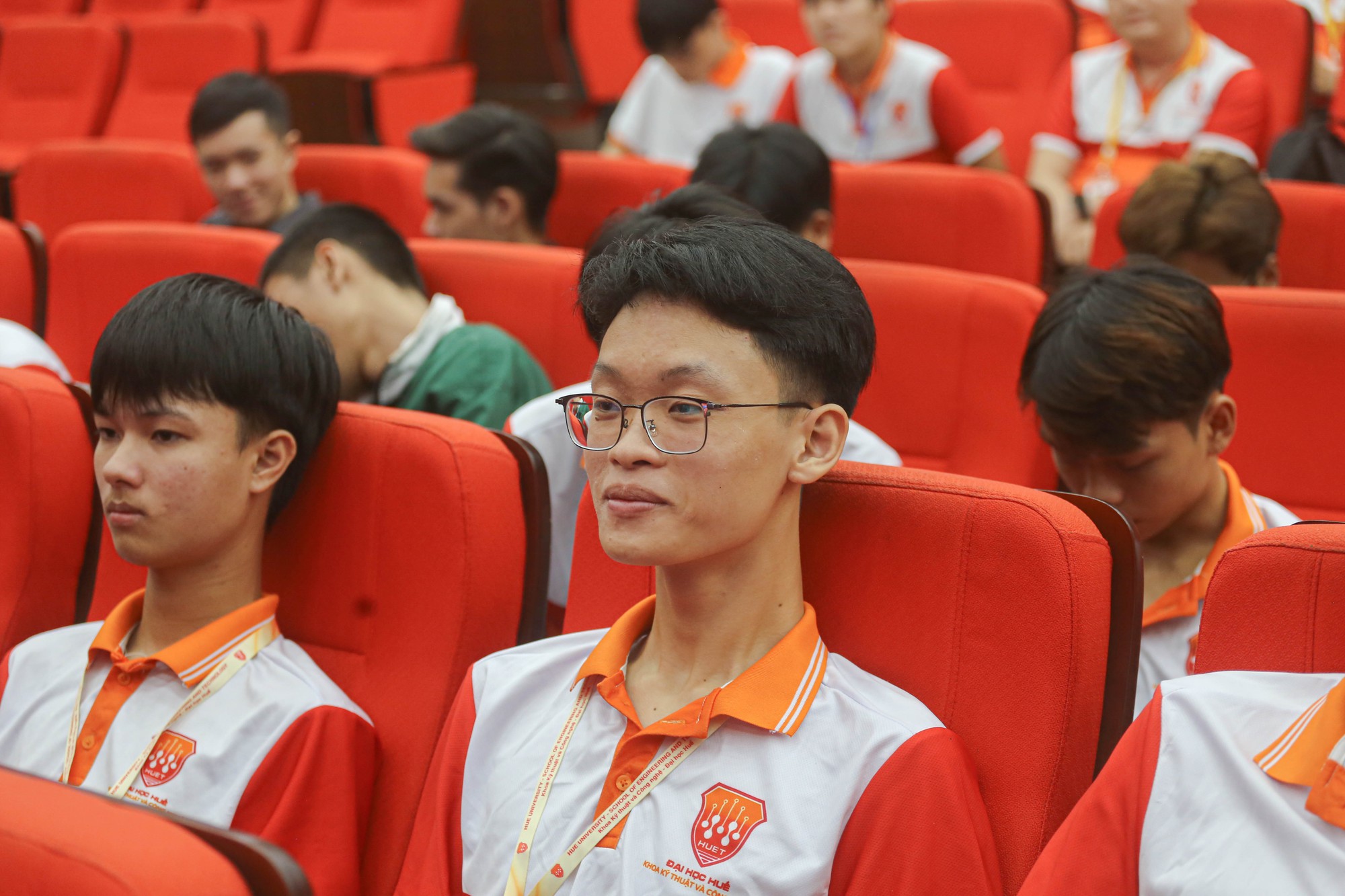 Sinh viên kỹ thuật và công nghệ muốn có lương cao phải giỏi ngoại ngữ - Ảnh 3.