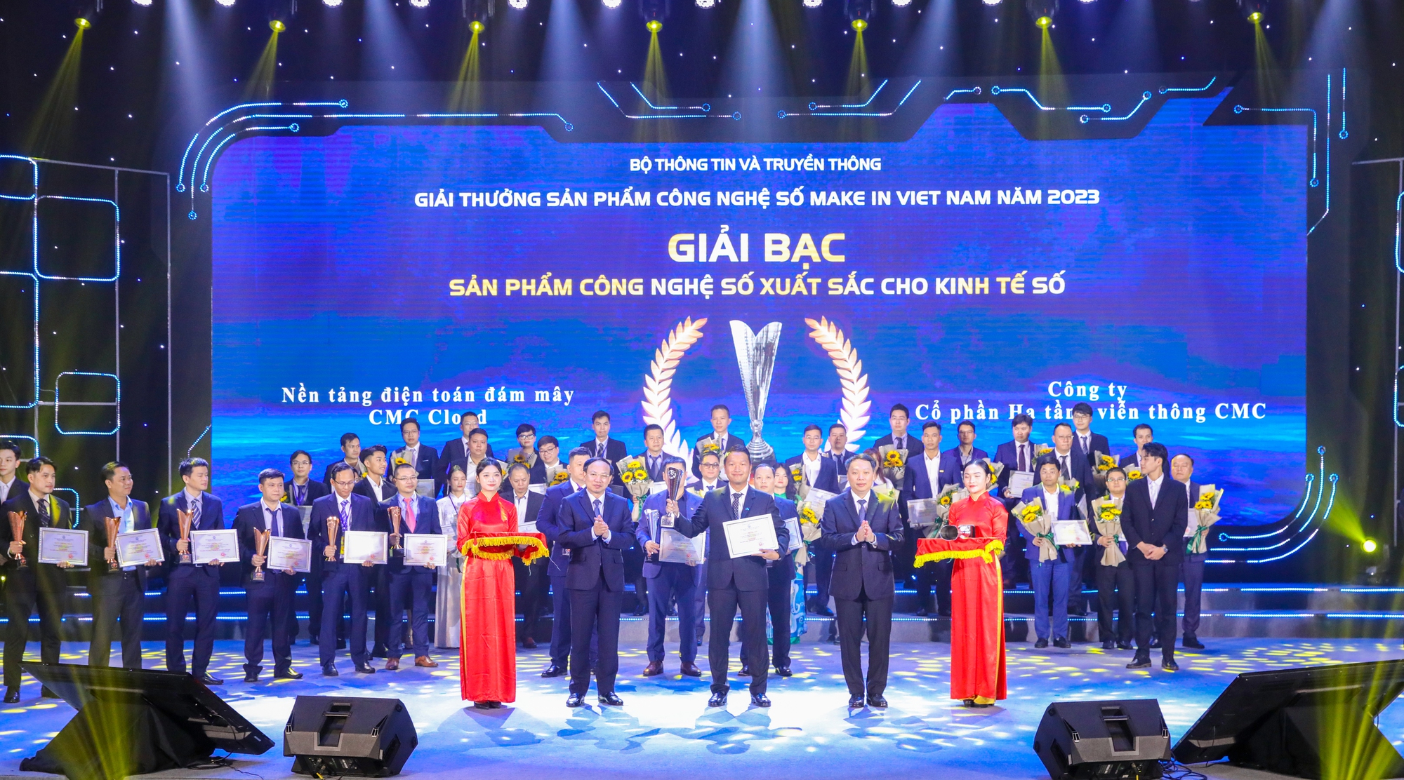 CMC Cloud giành giải Bạc sản phẩm Make in Viet Nam 2023 xuất sắc cho Kinh tế số