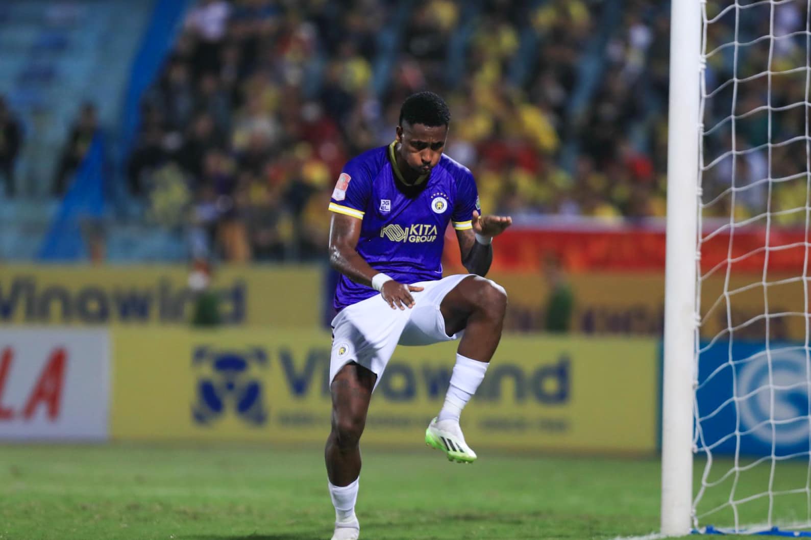 Đánh bại SLNA, CLB Hà Nội giành chiến thắng ấn tượng