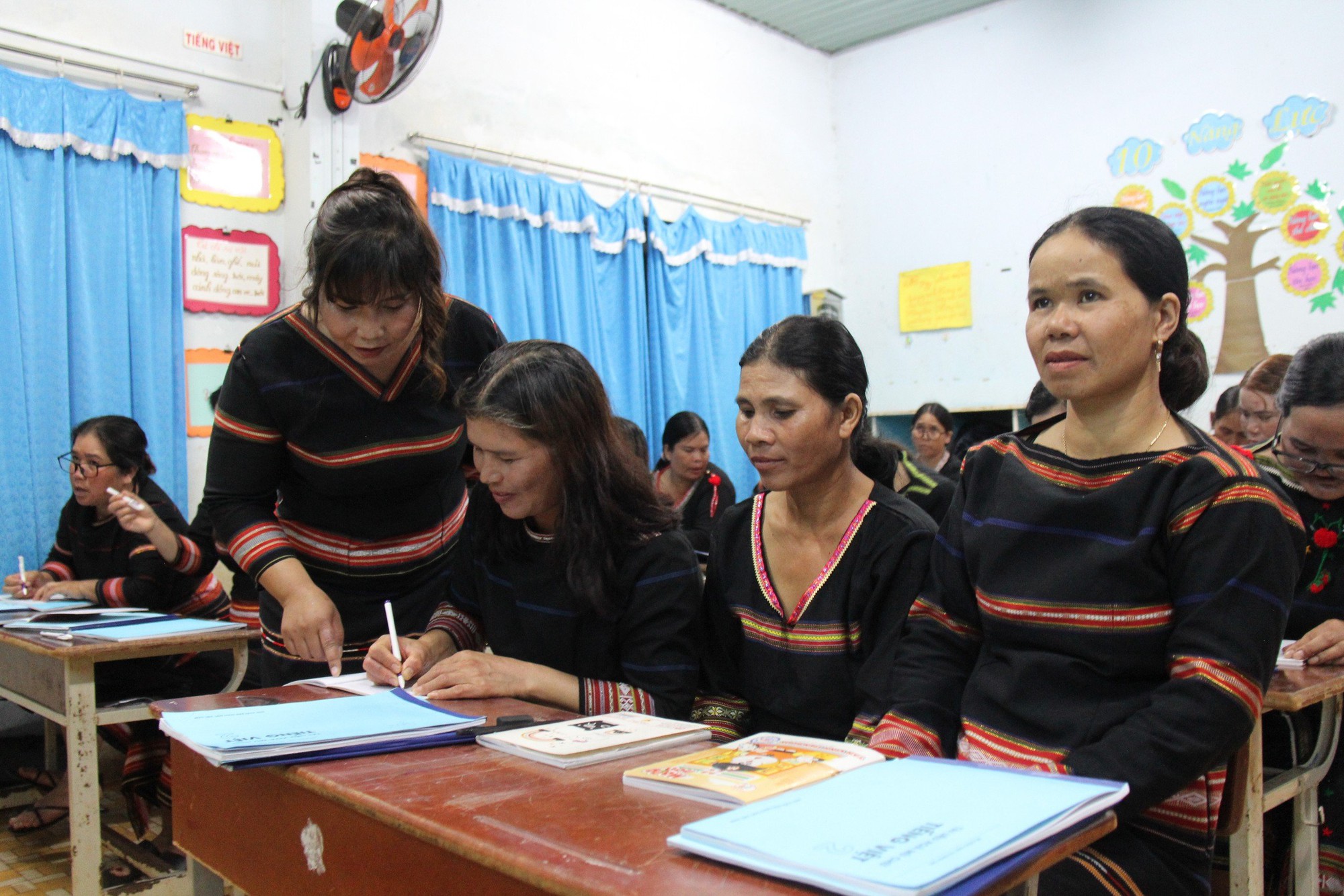 Con chữ xóa mù! - Ảnh 4.