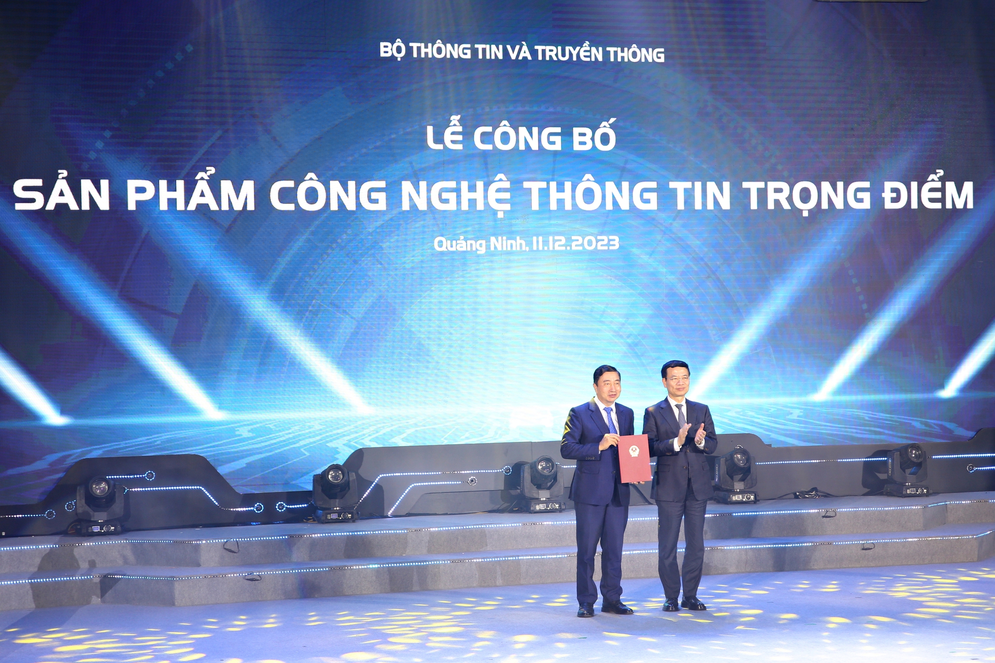 Bộ trưởng Nguyễn Mạnh Hùng: 