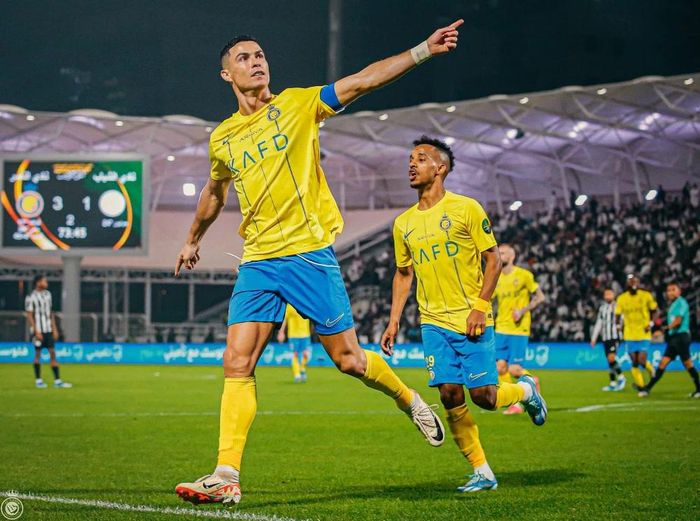 Ronaldo cán mốc 50 bàn thắng trong năm 2023