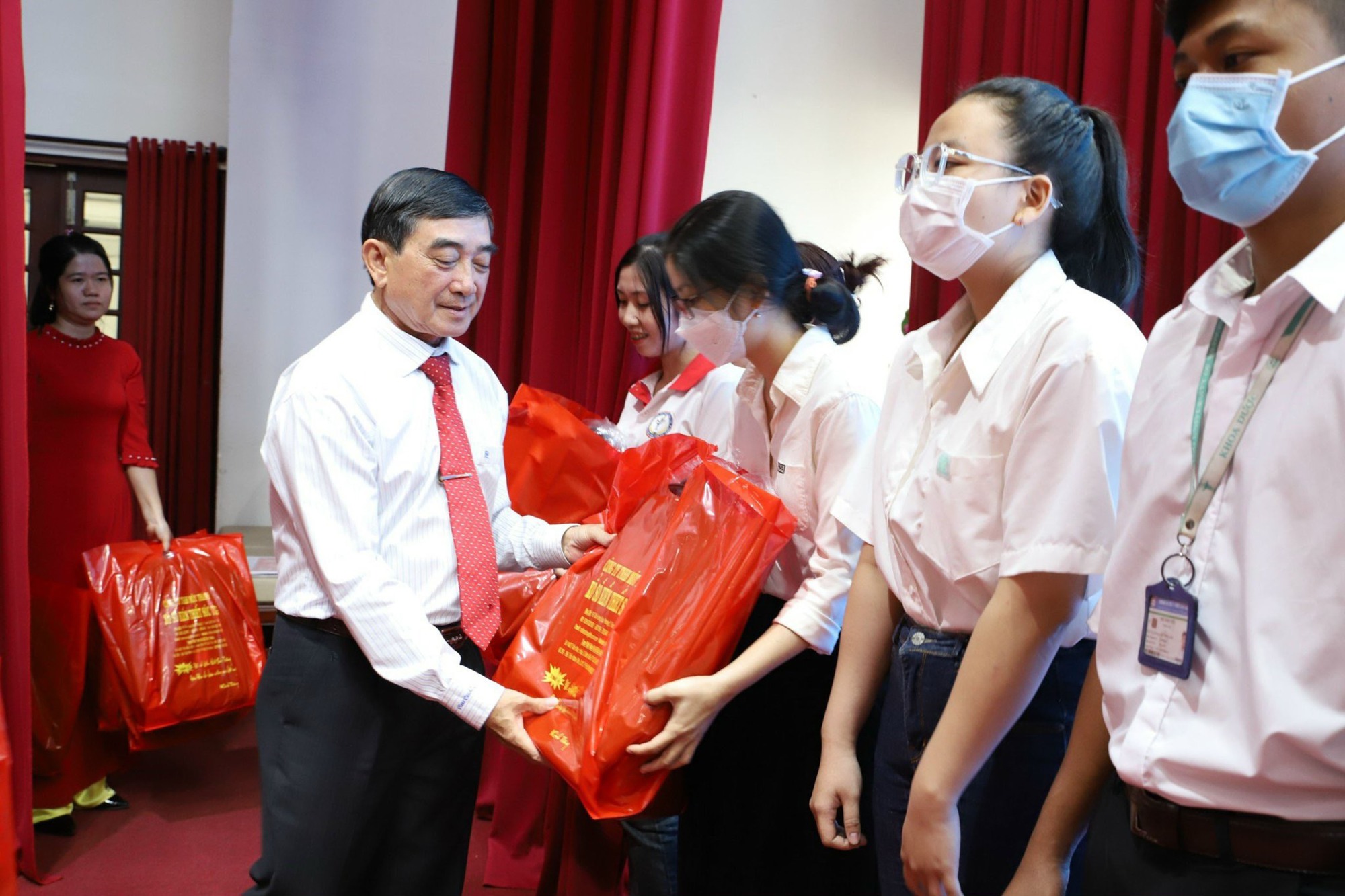 Sóc Trăng nhận hồ sơ xét cấp học bổng Lương Định Của  - Ảnh 2.