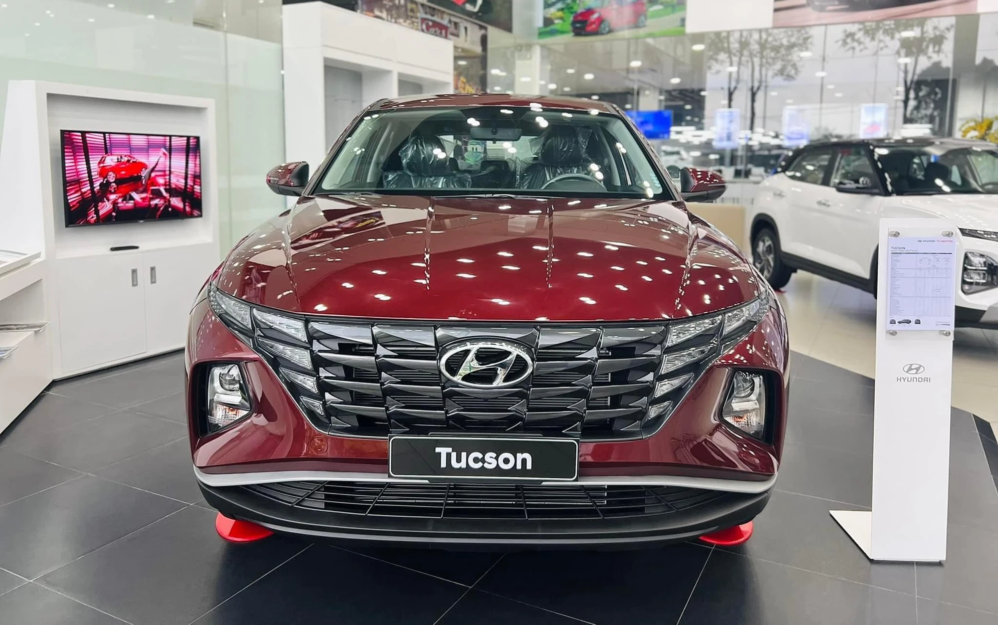 Giảm giá bán, bộ ba ô tô gầm cao 5-7 chỗ của Hyundai hút khách Việt Giảm giá bán, bộ ba ô tô gầm cao 5-7 chỗ của Hyundai hút khách Việt