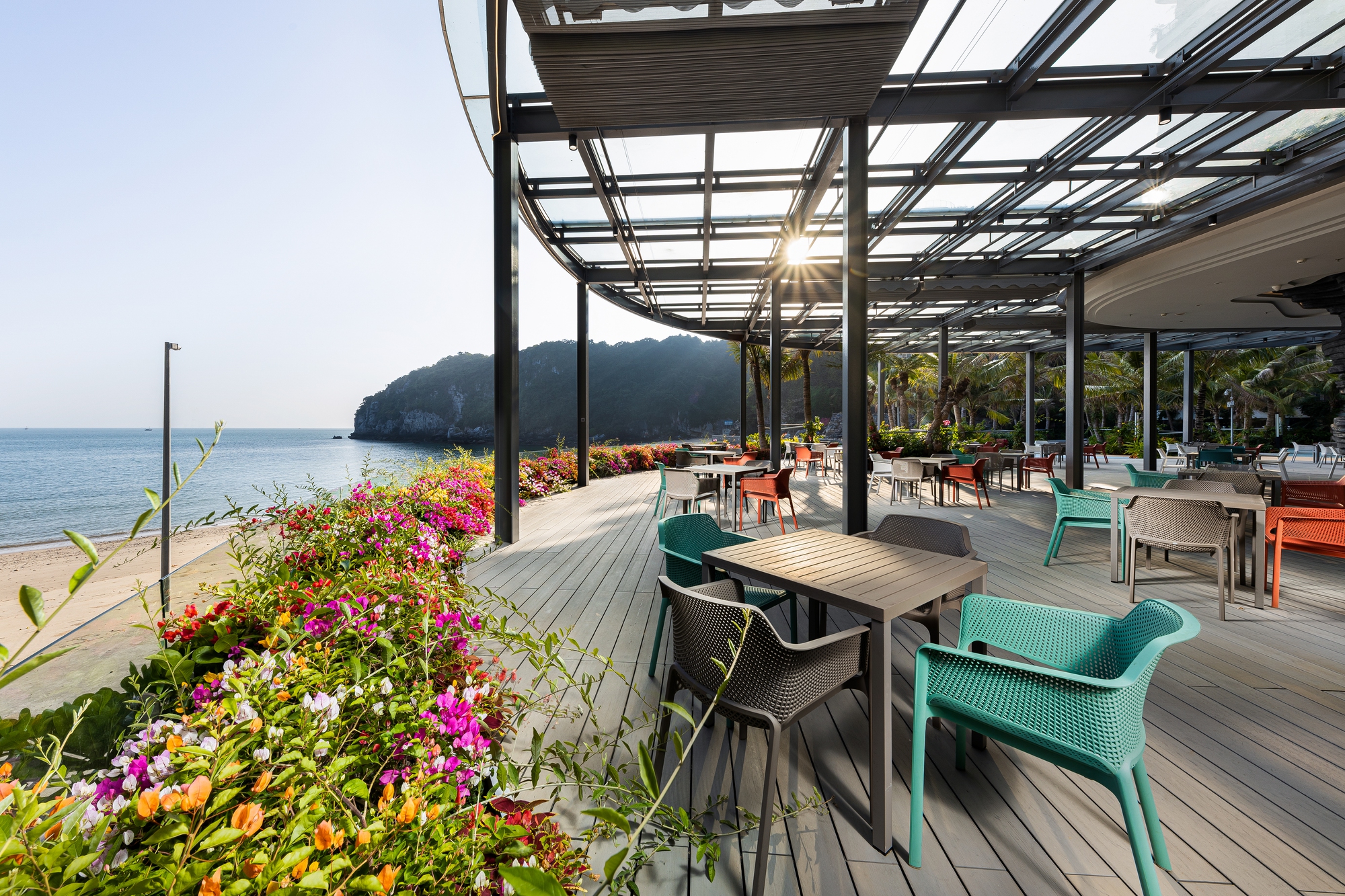 Lượng khách du lịch về Cát Bà chạm mốc 3 triệu lượt Lượng khách du lịch về Cát Bà chạm mốc 3 triệu lượt