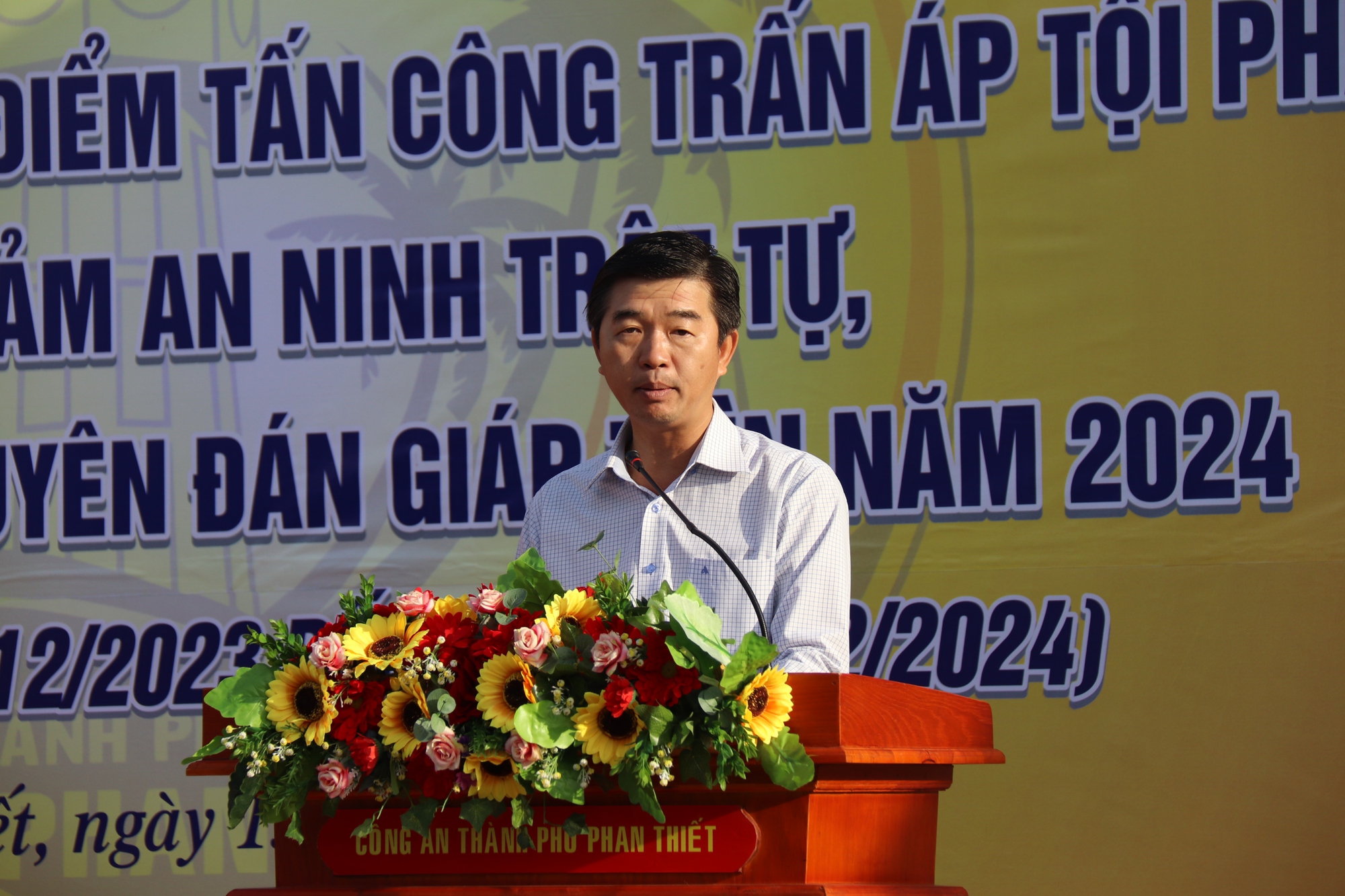 Công an Phan Thiết trấn áp tội phạm đảm bảo an ninh, an toàn tết Nguyên đán - Ảnh 2.