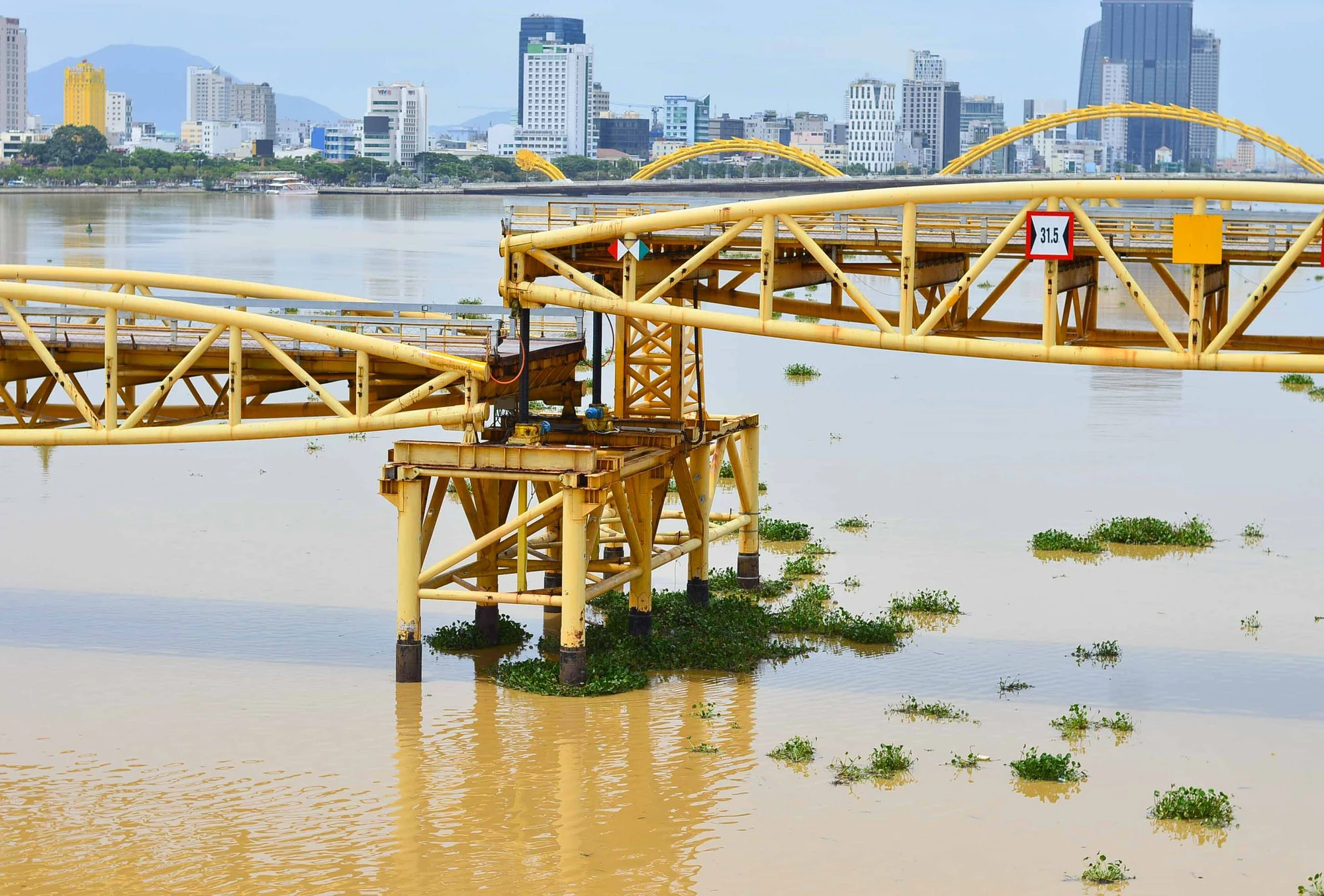 Cận cảnh cây cầu thép vòm đầu tiên nối đôi bờ sông Hàn, sắp chuyển công năng