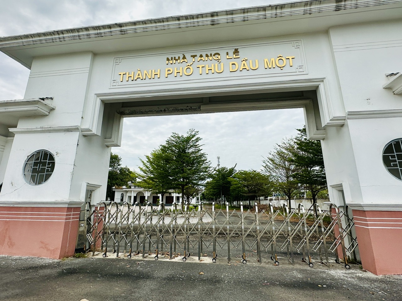 Bình Dương: Nhà tang lễ xây dựng xong bỏ hoang - Ảnh 4.